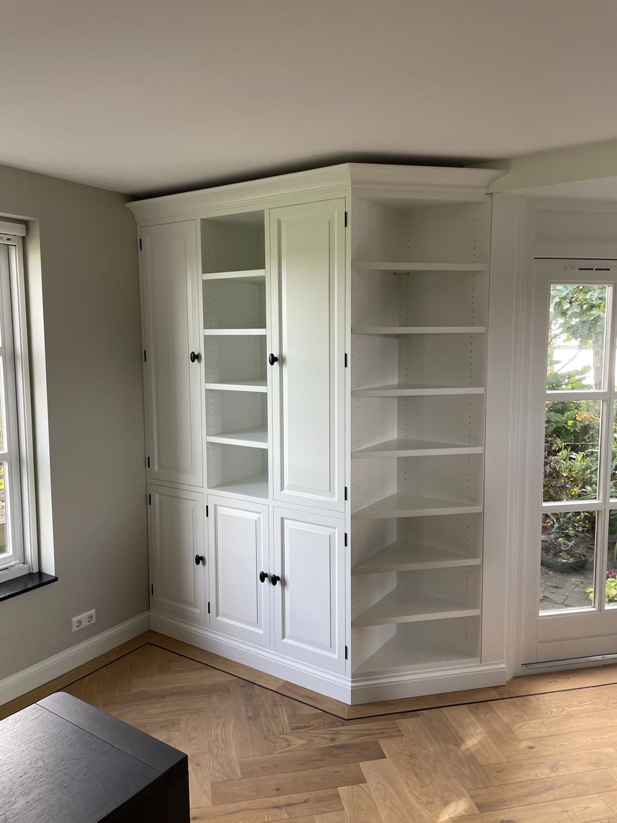 Op maat gemaakte inbouwkast bij klant thuis