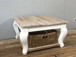 Salontafel met barokpoten inclusief mand