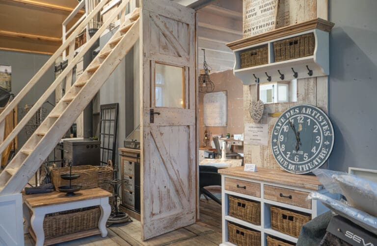 De charme van landelijke meubels: tijdloos wonen